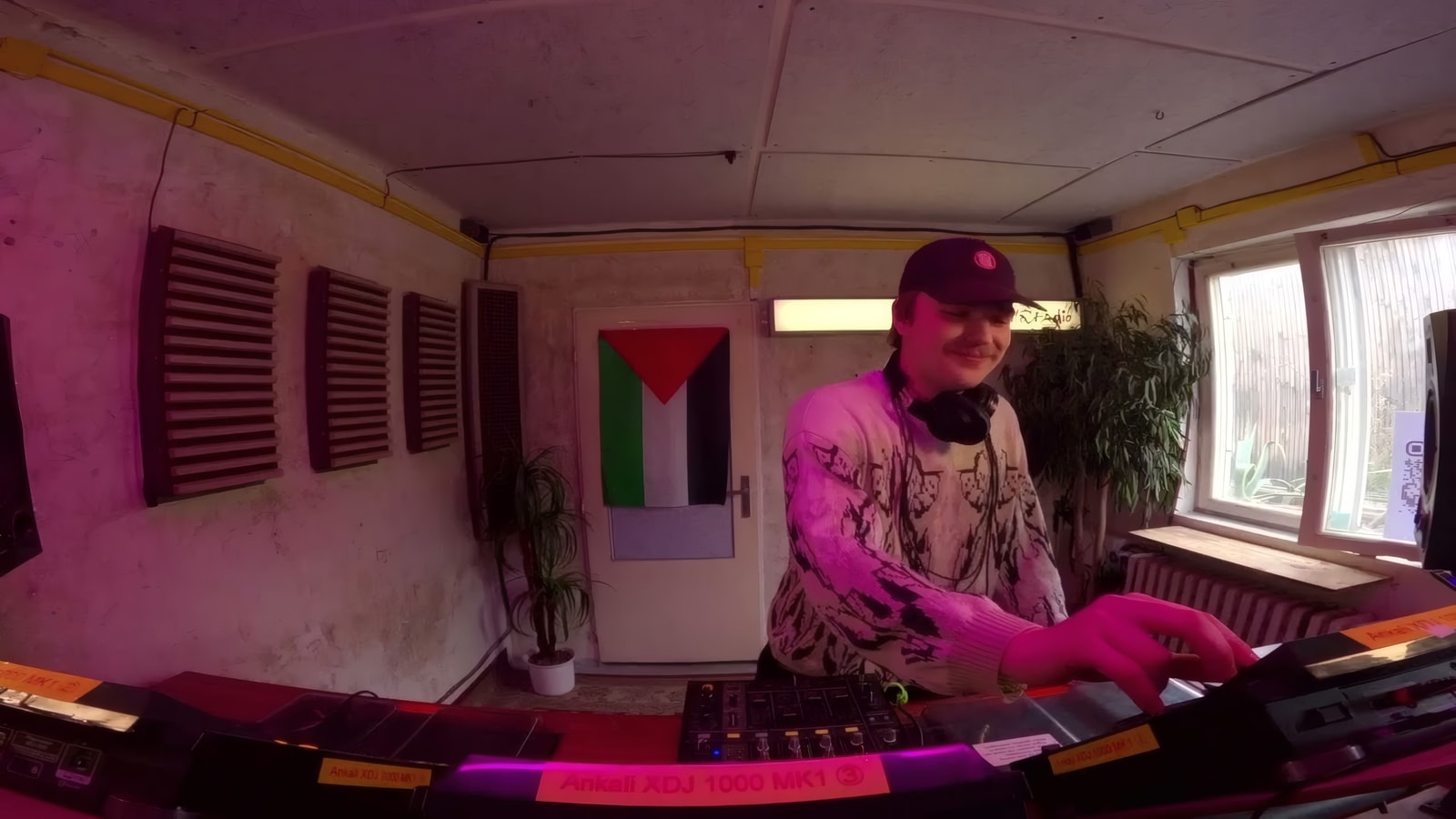 papír residents & friends w/ Jupiter, CNC, & Zouny