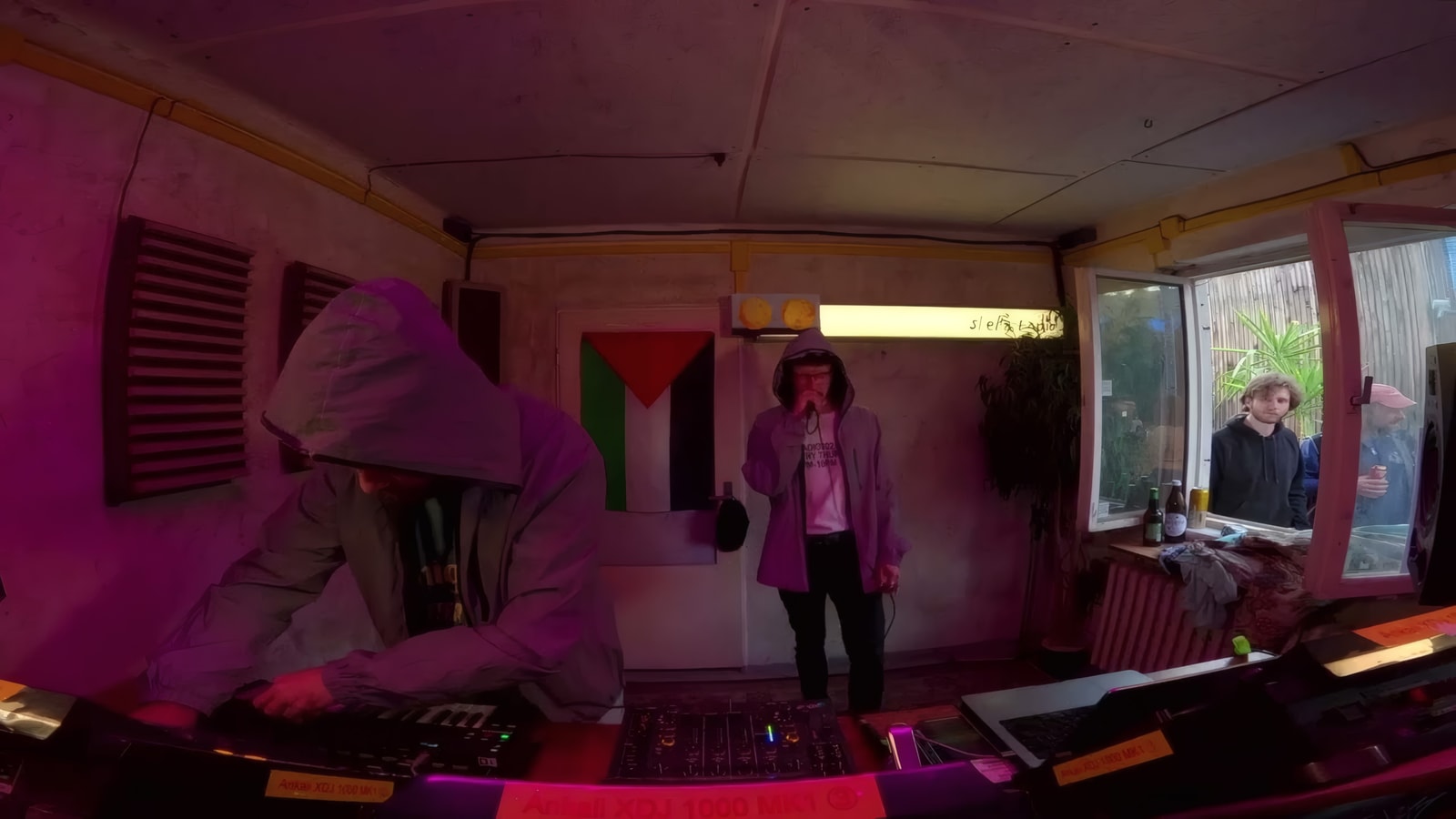 Dvě slunce and friends: Dopamin EP session w/ Dvě slunce