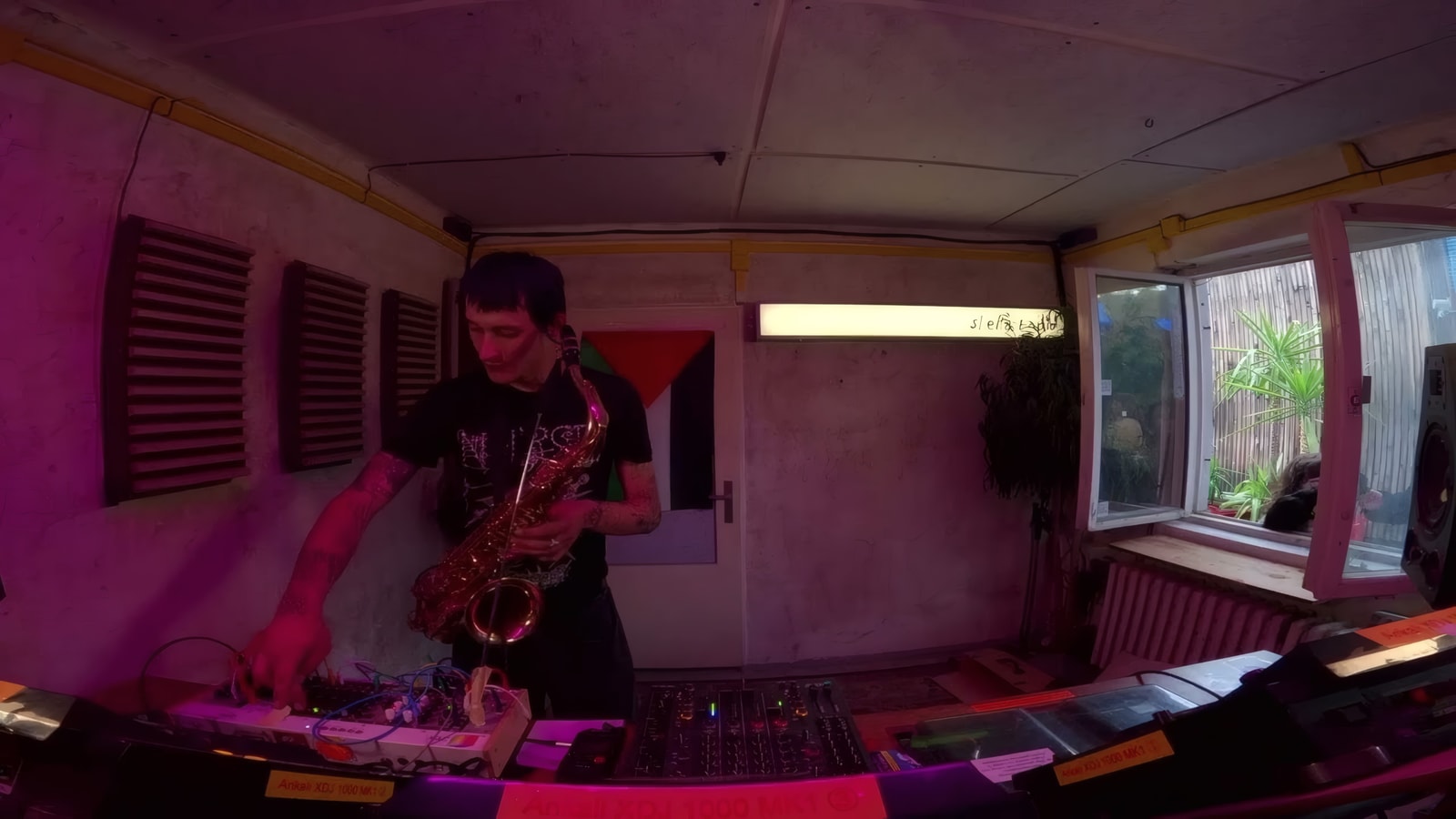 Dvě slunce and friends: Dopamin EP session w/ Adam Križovenský