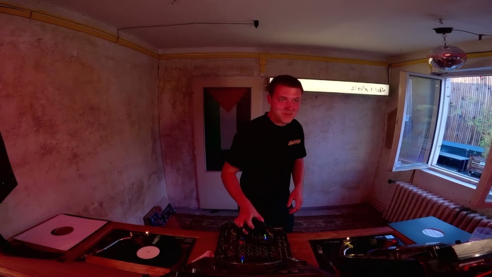 Je Ne Sais Quoi w/ DJ Kobe