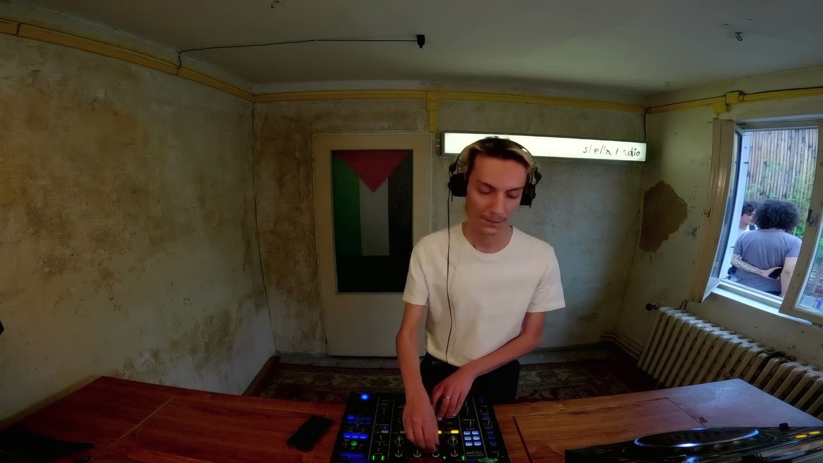 Shella Invites w/ DJ Poperz