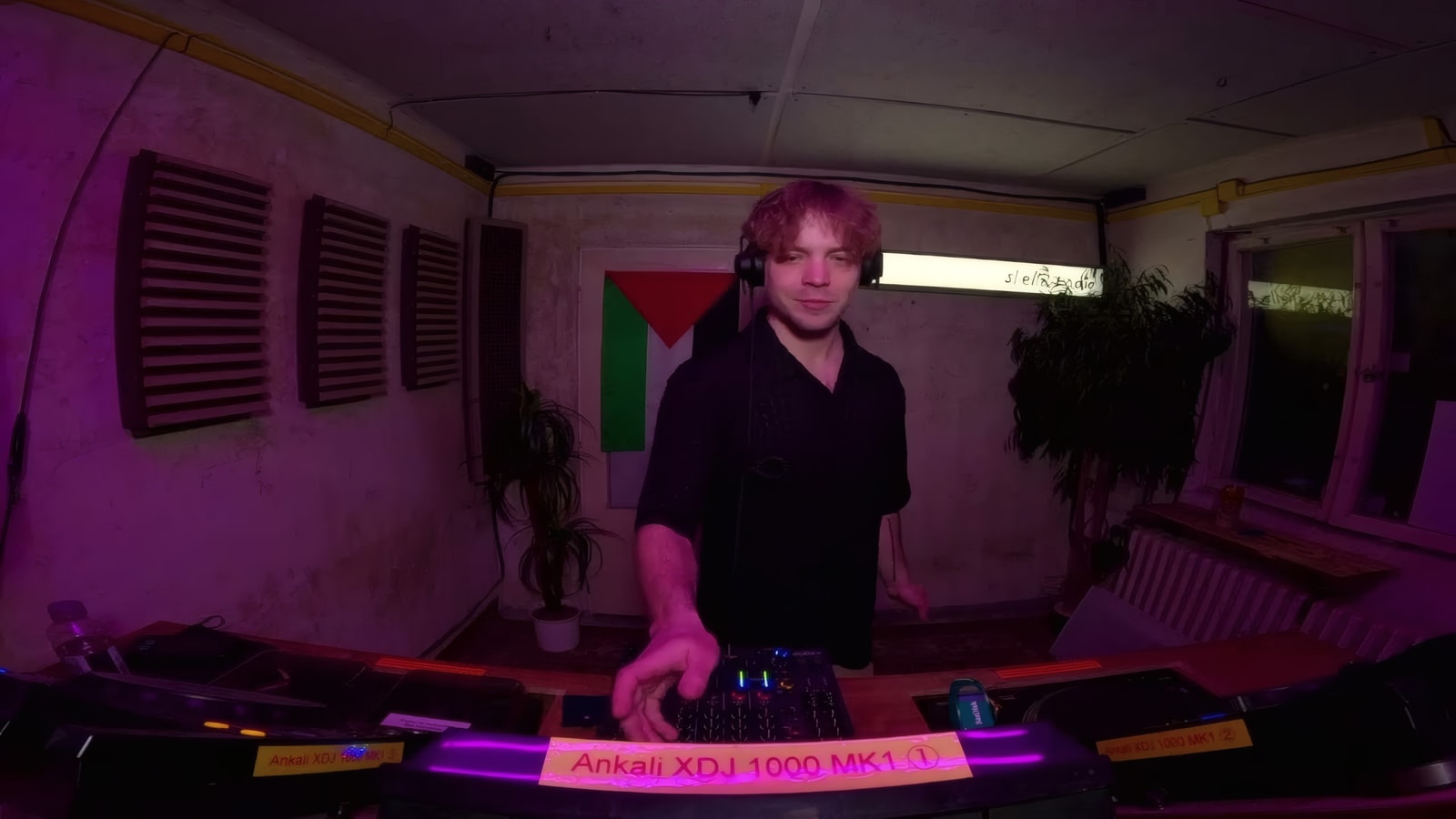 Amphibian Rec. w/ VANYA VELIN