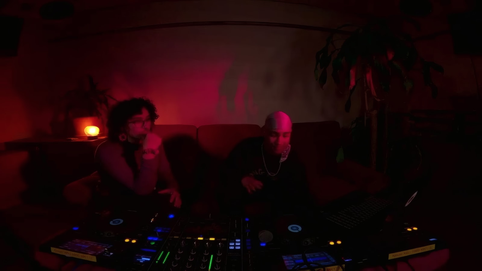 Luv Letters <3 w/ Zey