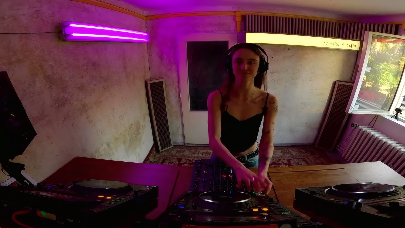 Je Ne Sais Quoi x Blasfemia w/ Miklei