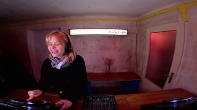 nūr invites w/ Lola Homi