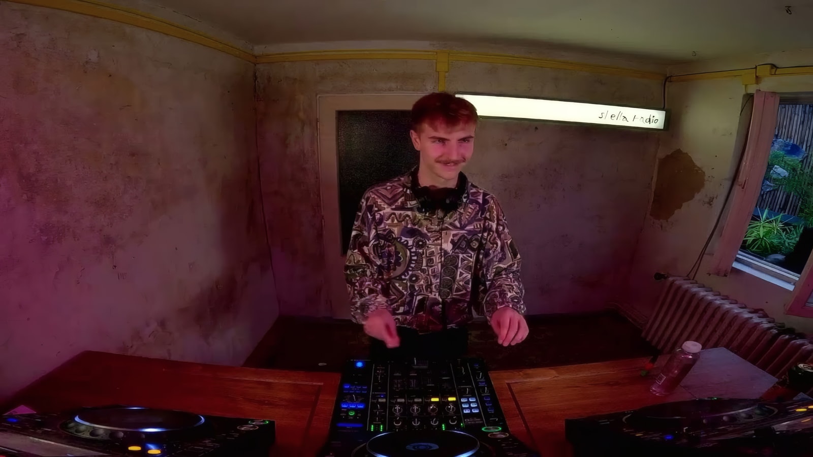 Shella Invites: VNNUK