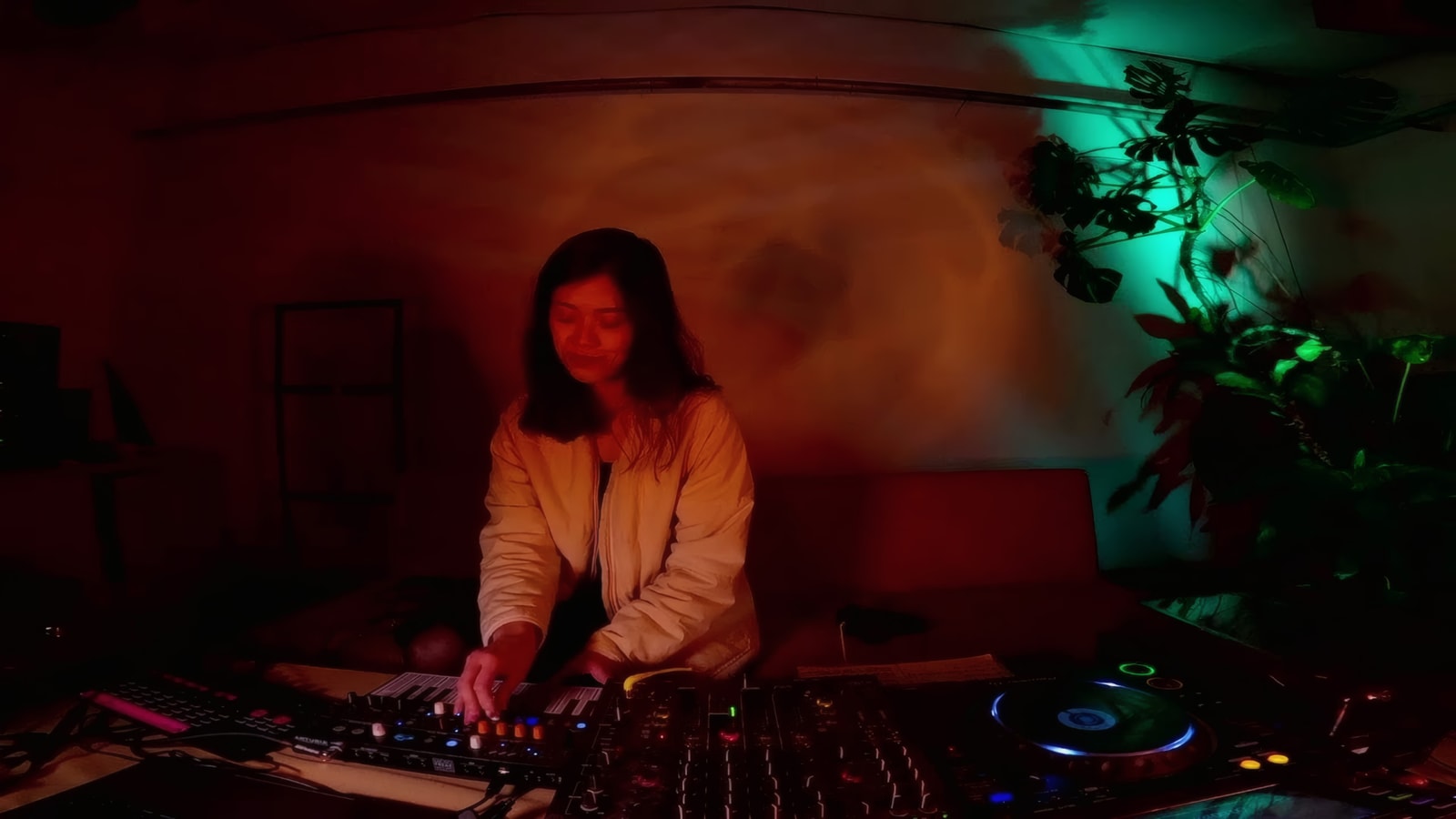 Open Call w/ dejāvī