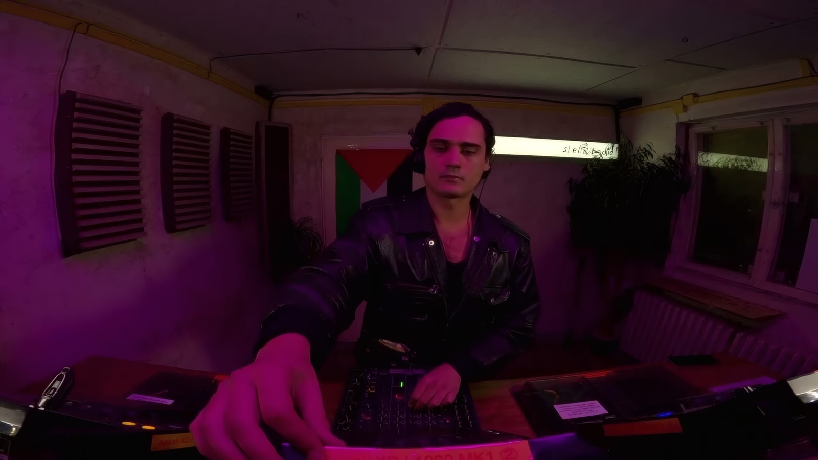 pit stop w/ Alejandro Molinari