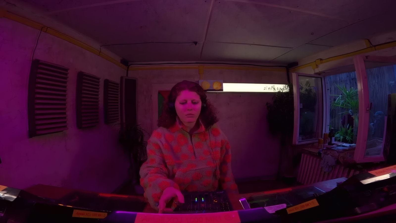 Dvě slunce and friends: Dopamin EP session w/ Brigitte Noir